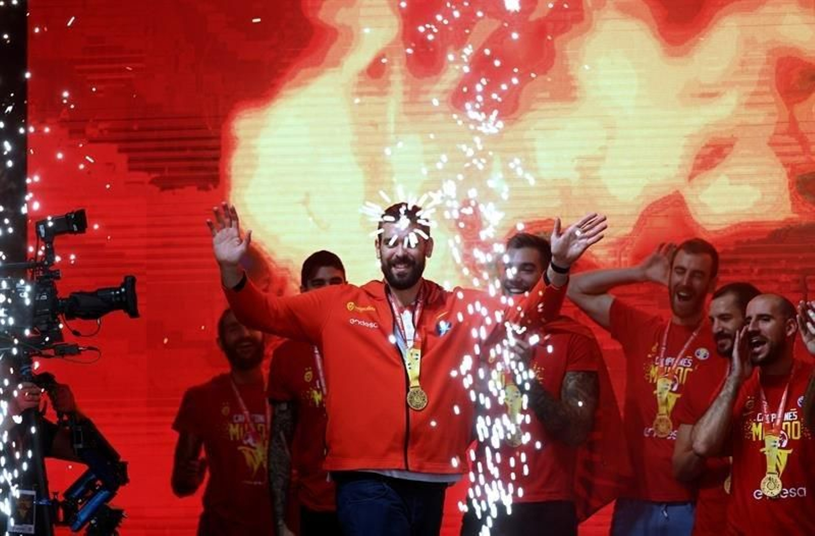 La celebración de la selección Española por el Mundial de Baloncesto 12