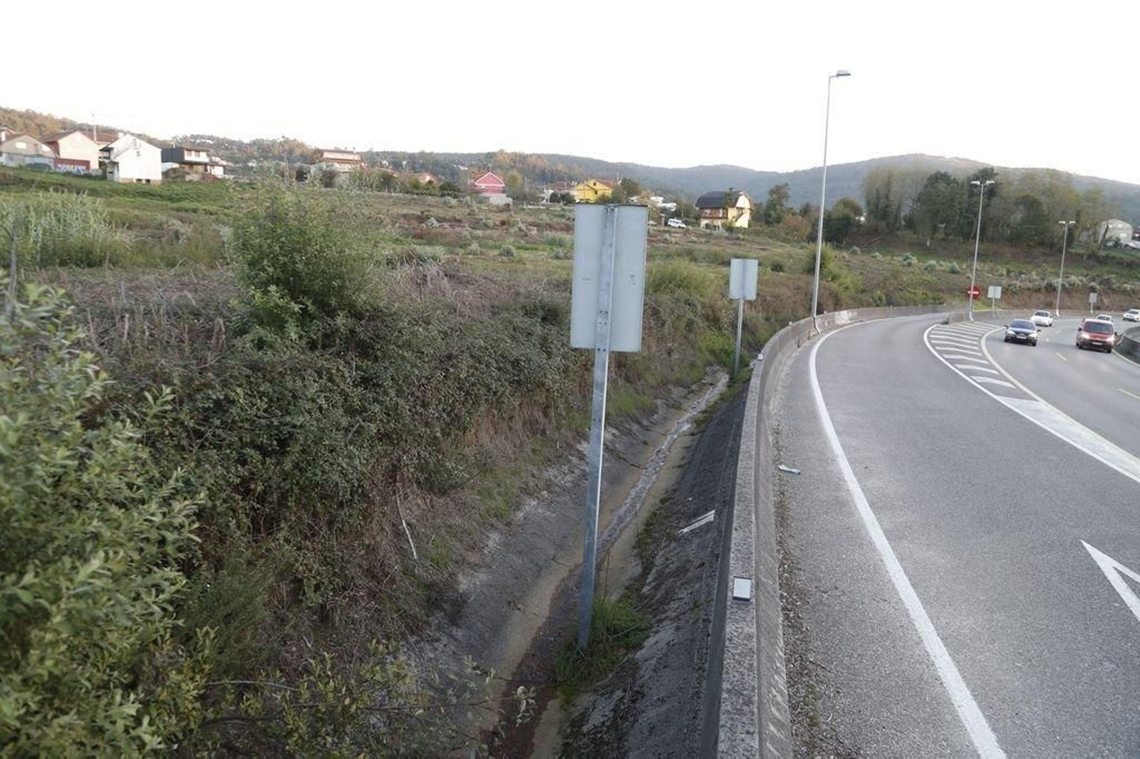 Los terrenos del ámbito de Recaré se encuentran en la parroquia de Bembrive, junto a la AP-9.