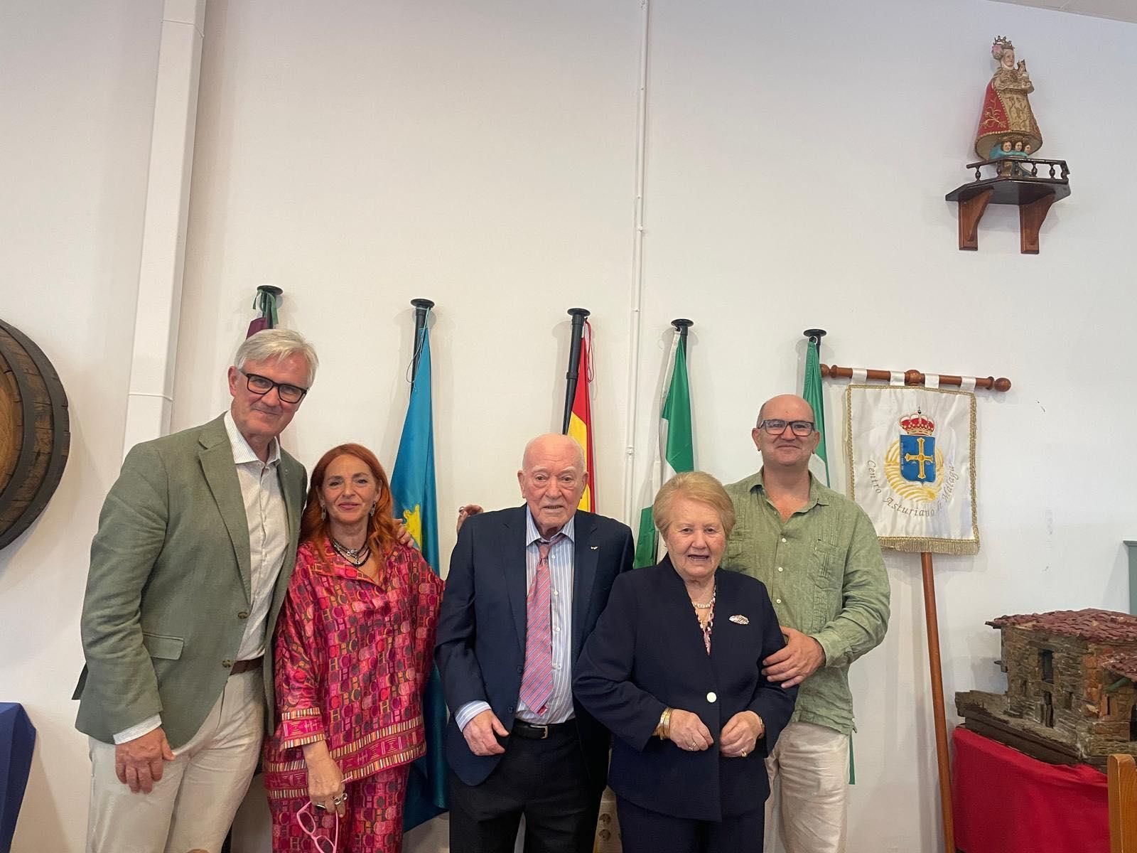 Entrega de la Madreña de Oro a Florentino Martínez Roces