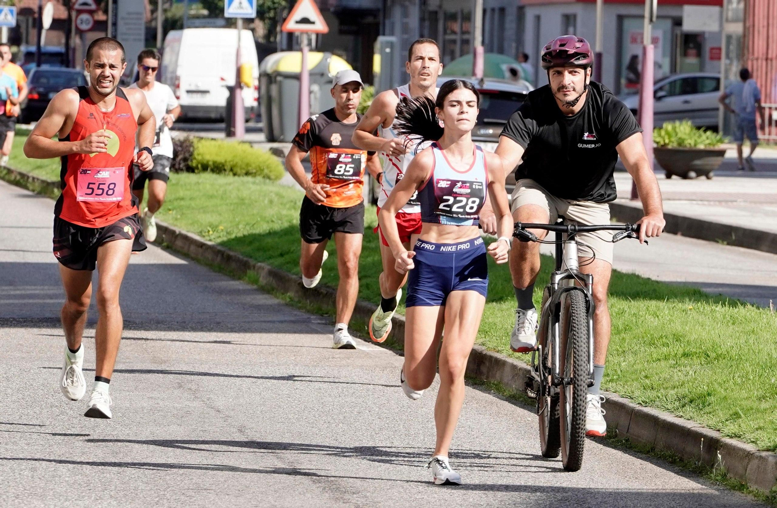 Galería | O Porriño une deporte y trabajo en una carrera multitudinaria
