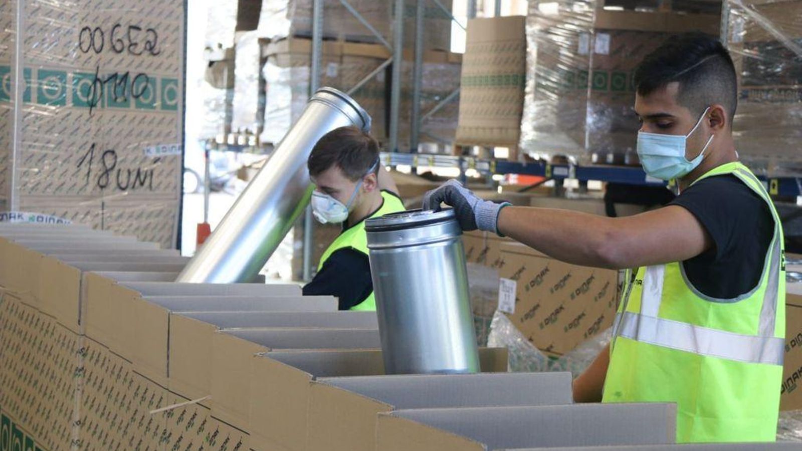 Alumnos en prácticas en la empresa viguesa Dinak.