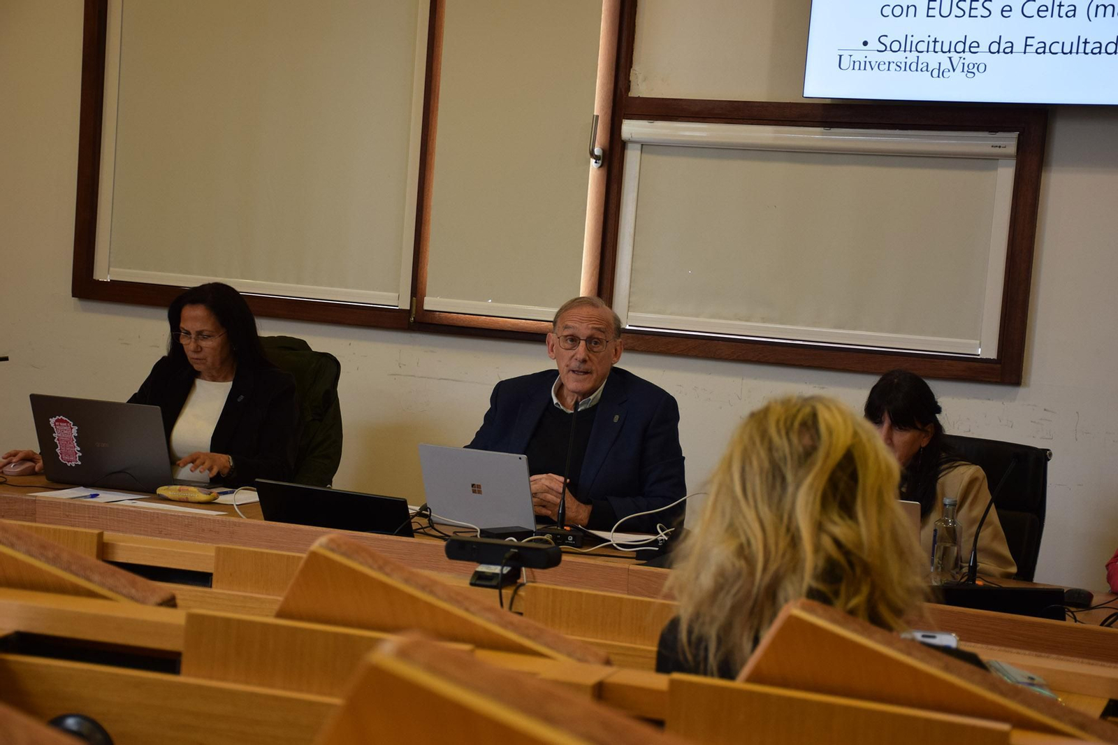 Un instante del consello de goberno celebrado ayer en el campus de Vigo, el último de Reigosa como rector.