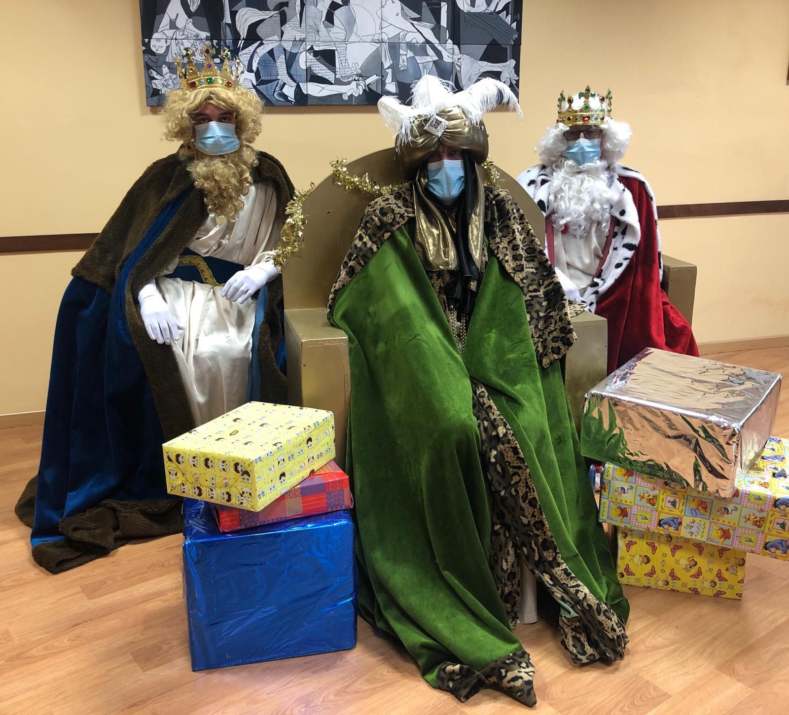 Sus Majestades de Oriente hablan con los niños de A Rúa a través de videollamadas