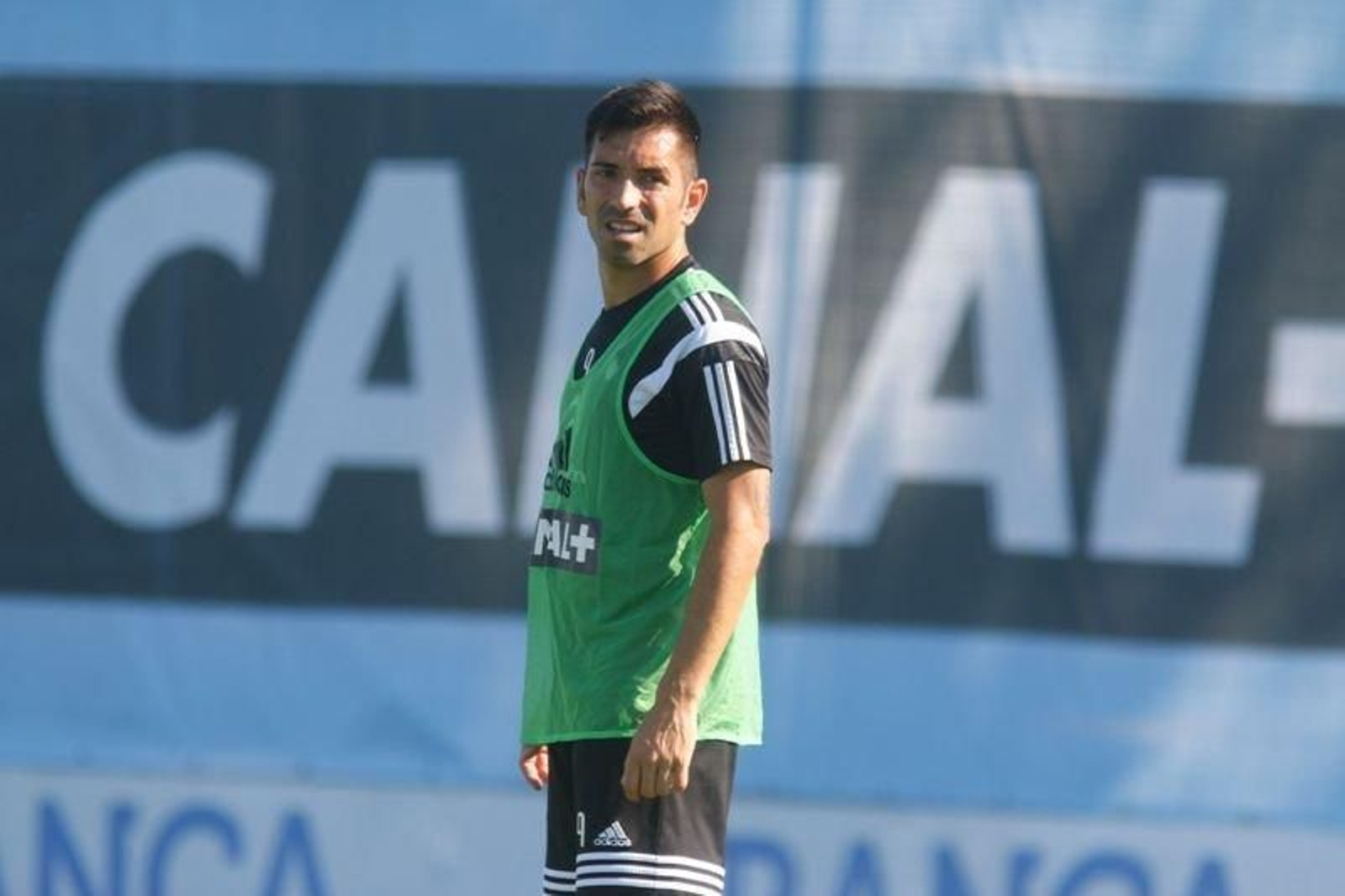Charles Dias, durante el entrenamiento de ayer en A Madroa.