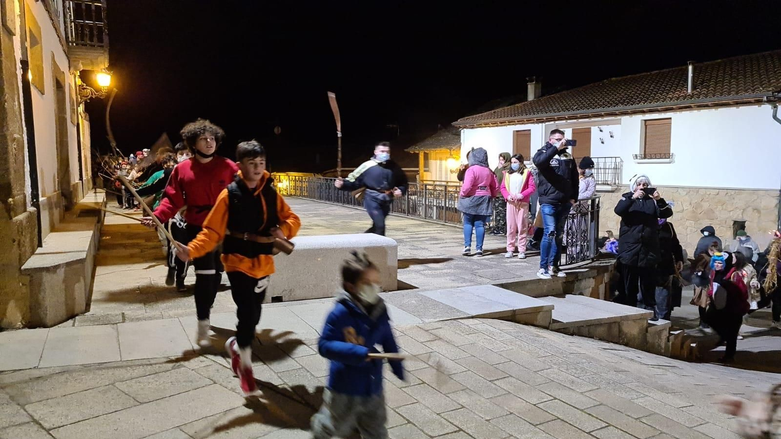 Jóvenes y mayores hicieron sonar las chocas.