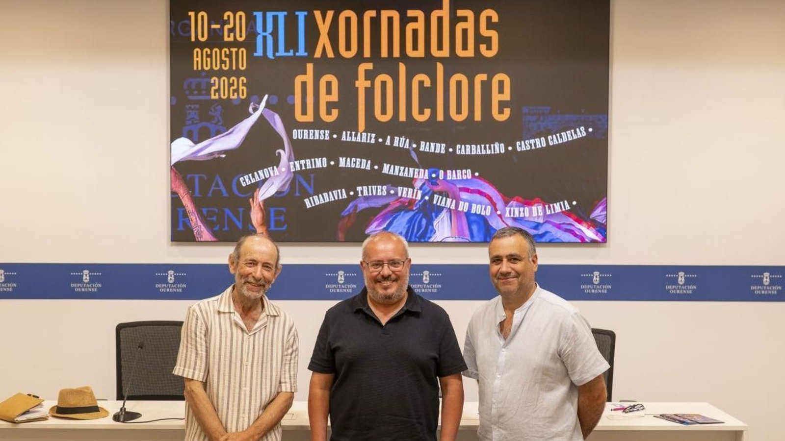 César Fernández Gil junto a Xulio y Xavier Fernández en la presentación de las Xornadas.