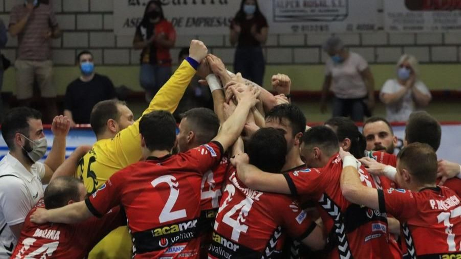 El Acanor Novás obtuvo ayer la victoria ante el Torrelavega.