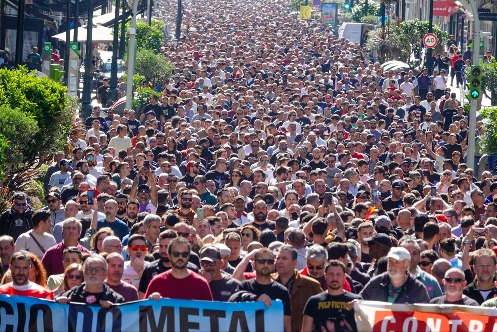 Galería | Masiva movilización del metal en Vigo en el inicio de la huelga
