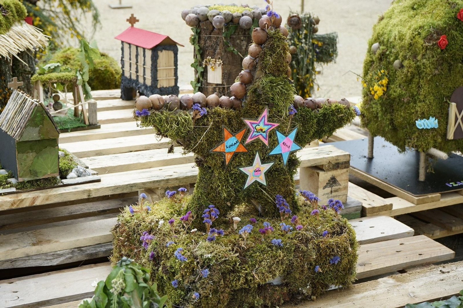 Uno de los maios con forma de estrella.