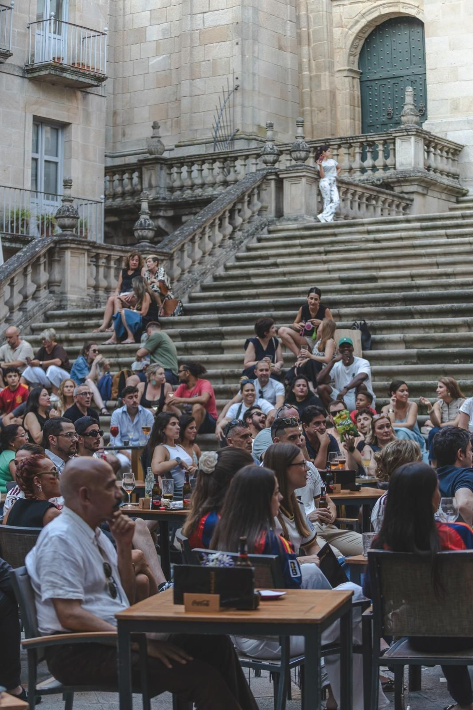 Galería | Camisetas, banderas y las calles de Ourense llenas de emoción por ver a España jugar los cuartos de final, en fotos