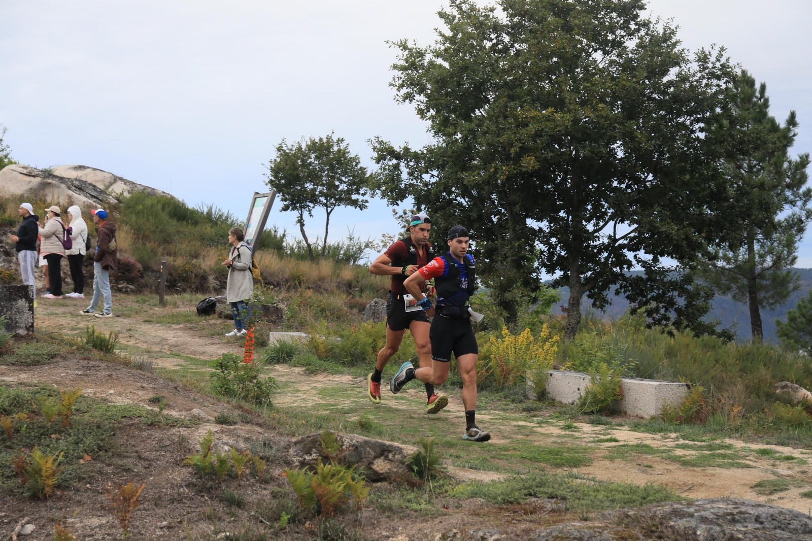 Galería | El Trail Ribeira Sacra cumple diez años y lo celebra entre montes y miradores, en fotos