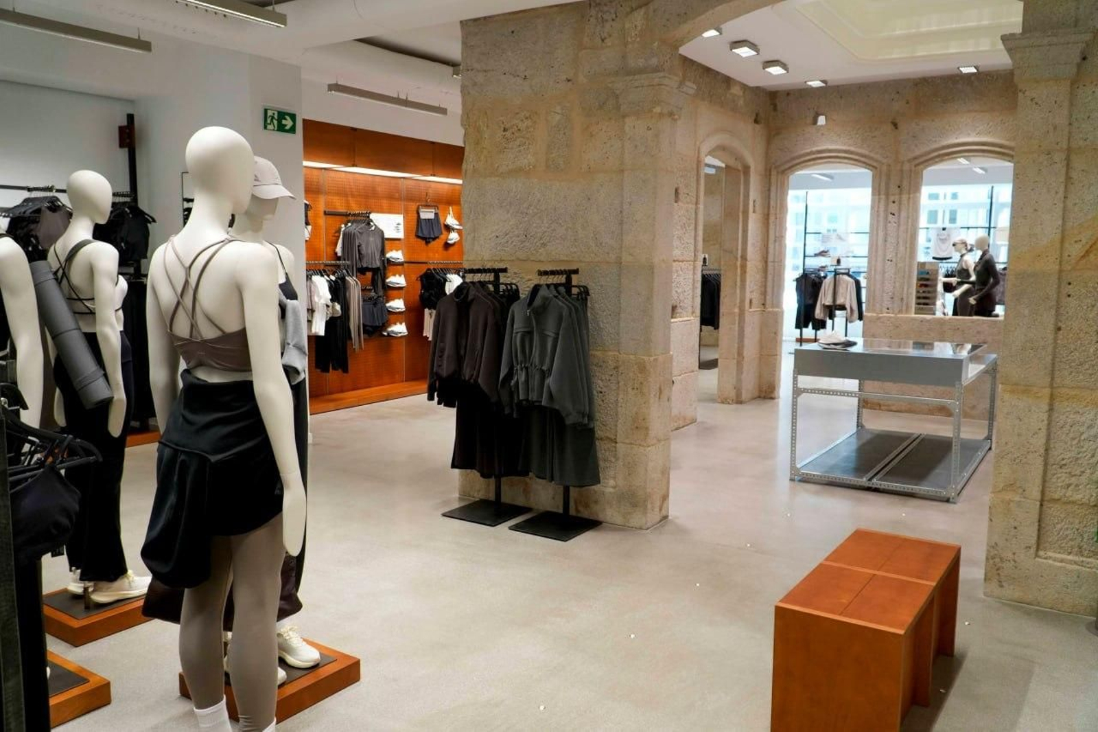 Galería | La nueva tienda de Oysho en Vigo ocupa un edificio emblemático en Príncipe