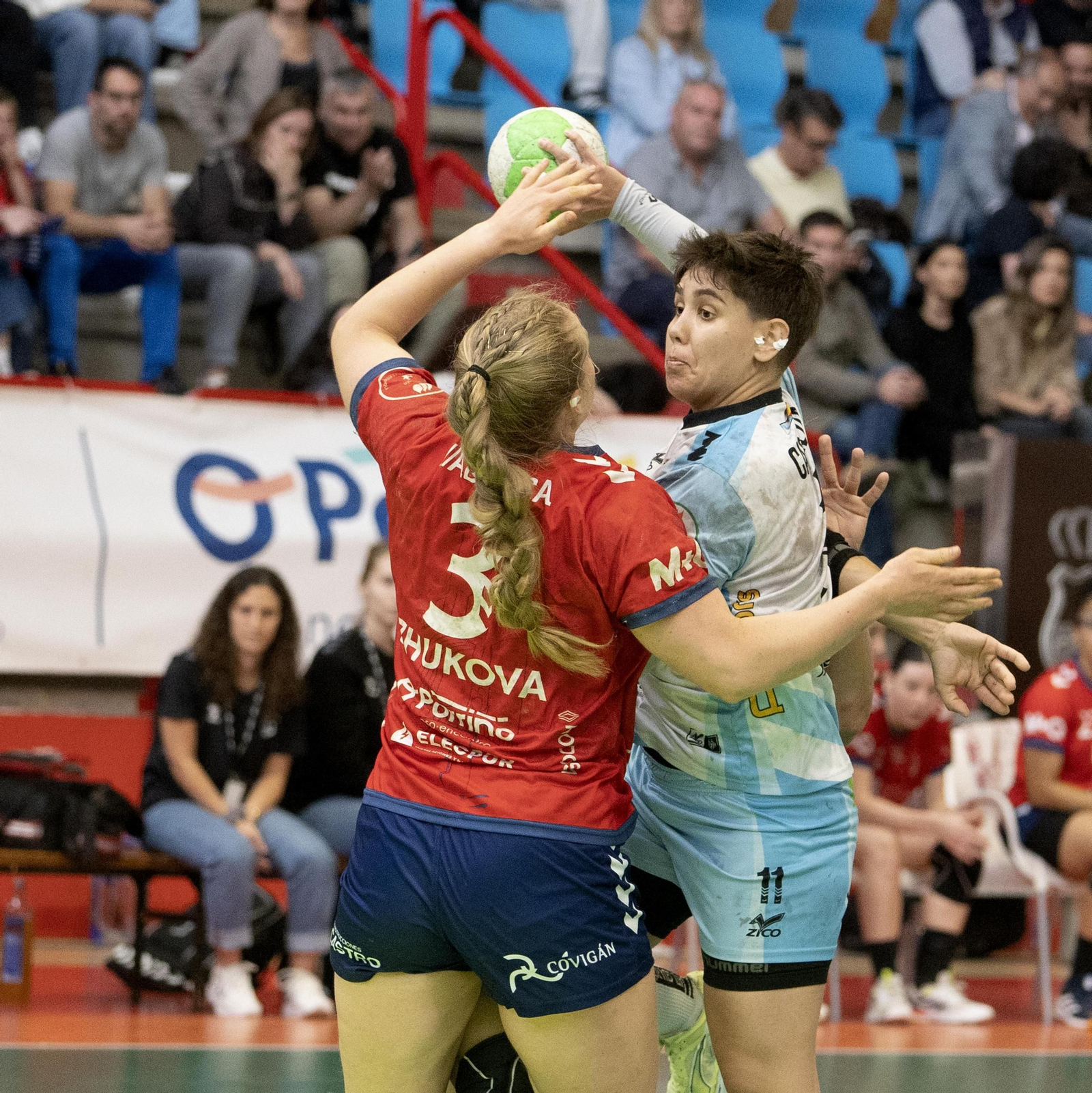 Galería | Porriño y Guardés se miden en el derbi femenino