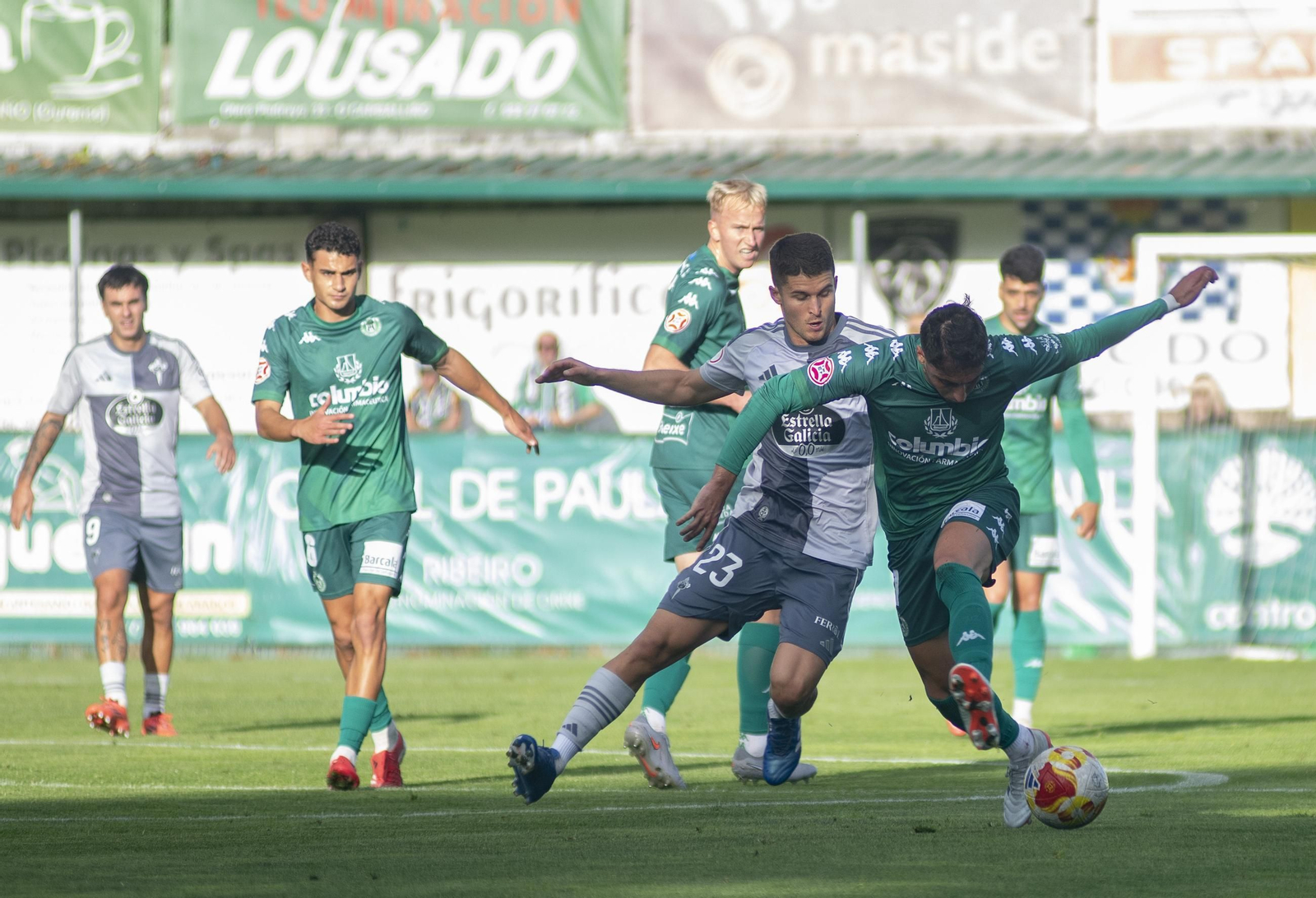 Galería | El Arenteiro y el Racing de Ferrol , protagonistas del derbi gallego en Espiñedo