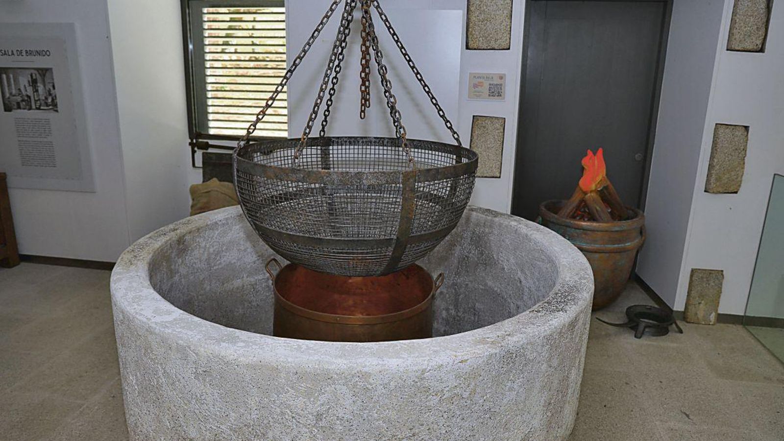 Caldeira na que se elaboraba a cola.