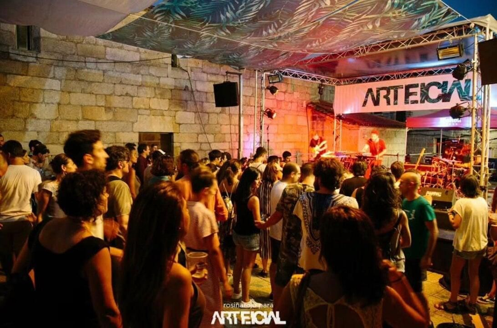 Arteficial.