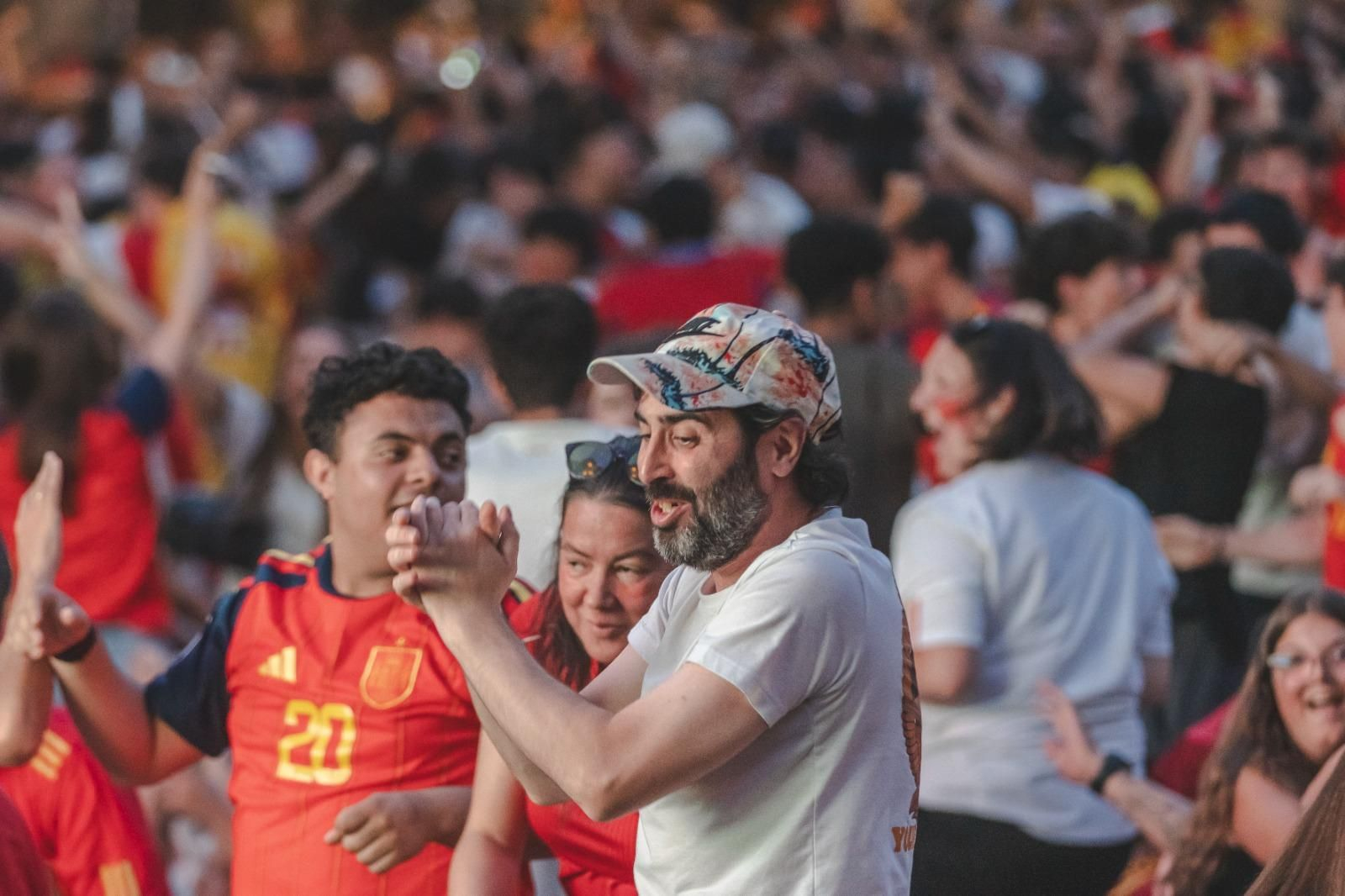 Galería | La ilusión por España en la semifinal tiñe de rojo la provincia de Ourense, en fotos