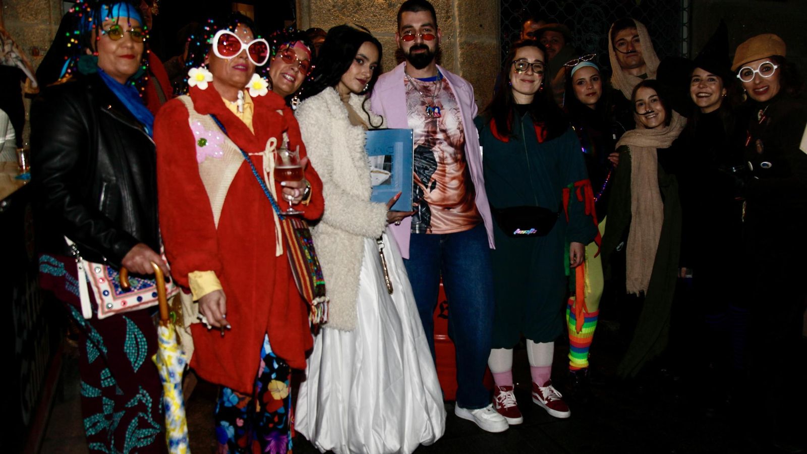 Las comadres con sus variopintos disfraces.