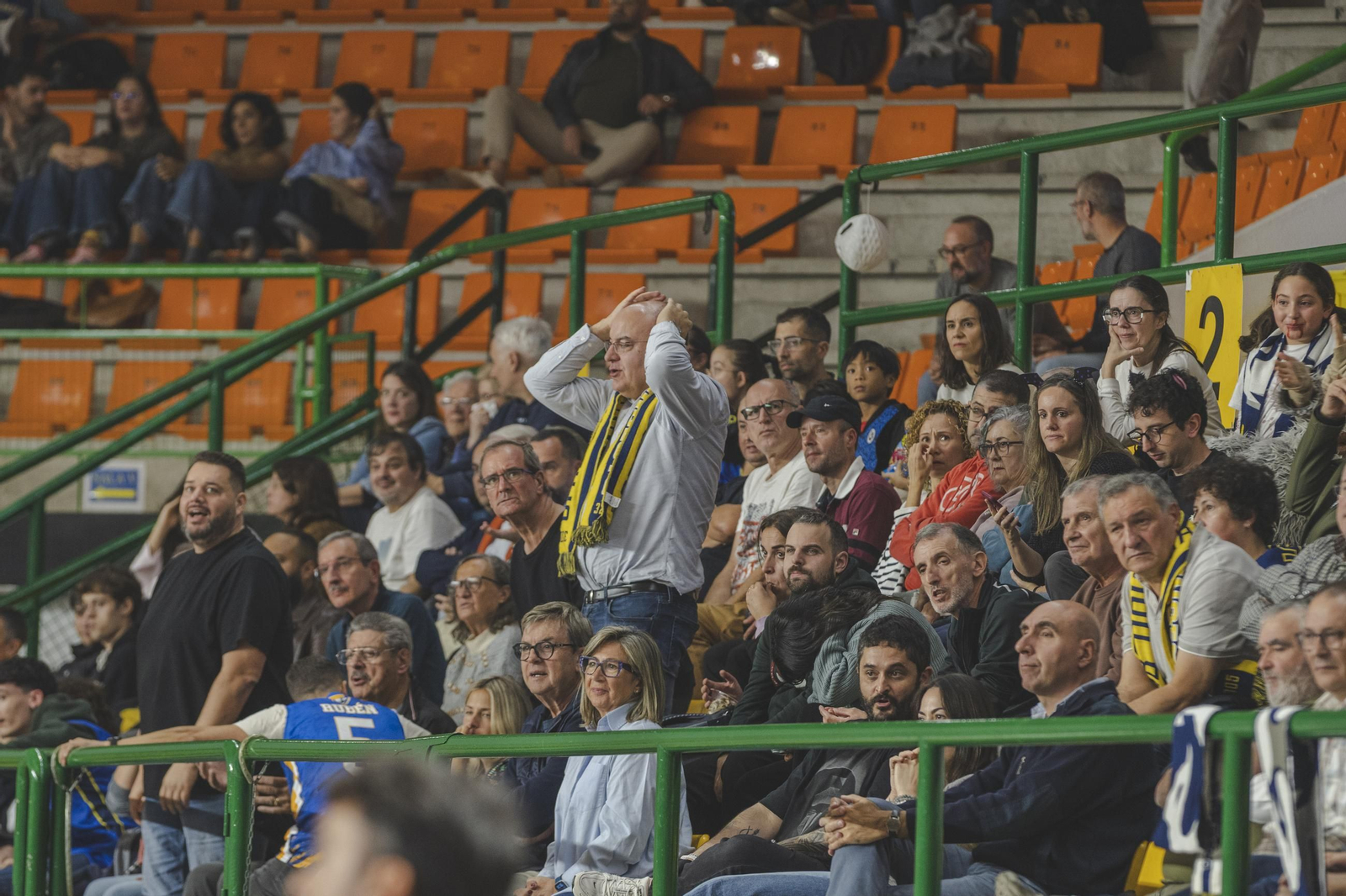 Galería | El COB asusta los fantasmas en Samaín y logra la victoria ante el Fibwi
