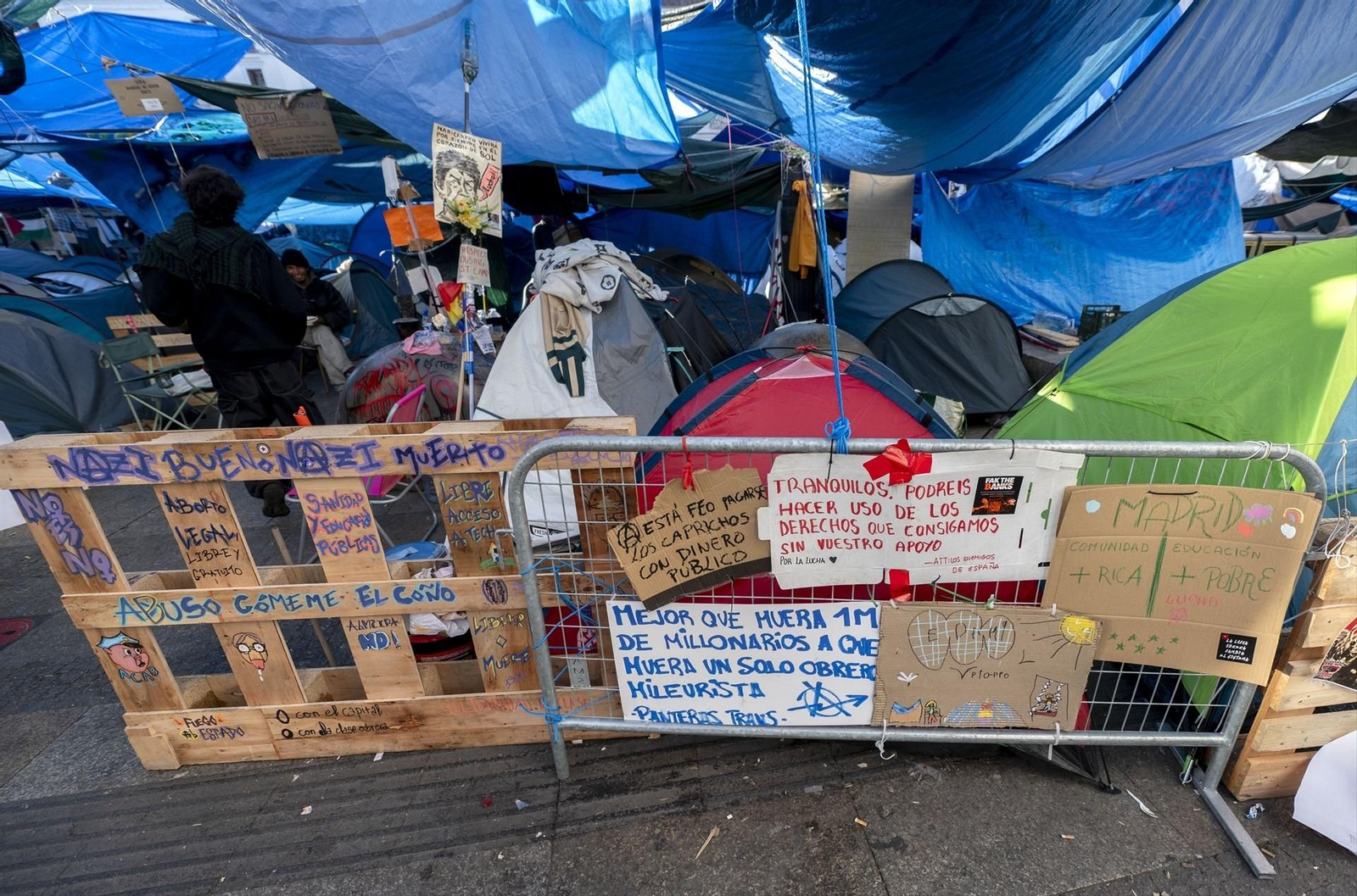 Acampada por la vivienda, en la Puerta del Sol.