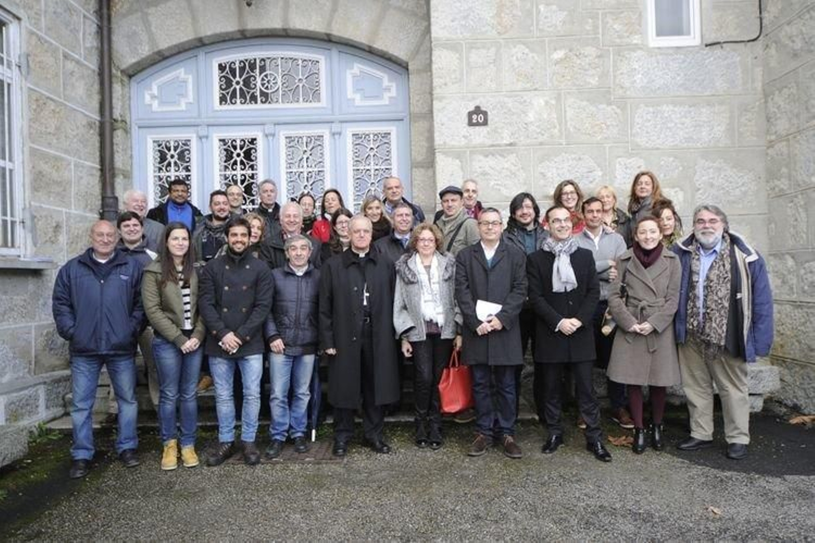 La foto de grupo de los periodistas ourensanos y el obispo. (MARTIÑO PINAL)