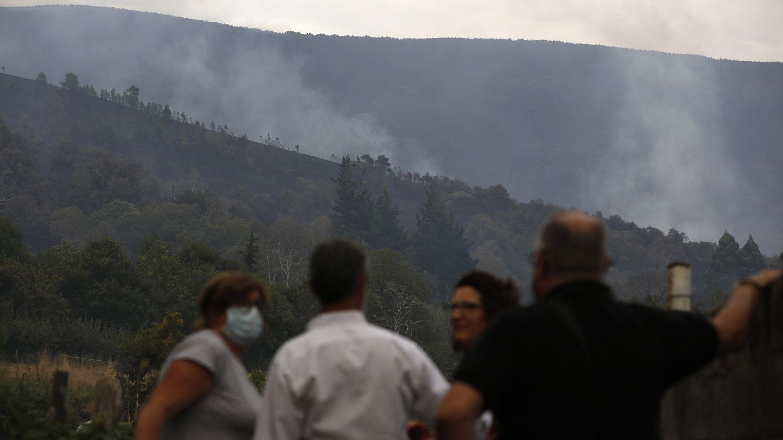 Rebordechao (Vilar de Barrio). 13/09/2020. Incendio forestal en A Serra de San Mamede cerca de Rebordechao, controlado ya. Foto: Xesús Fariñas