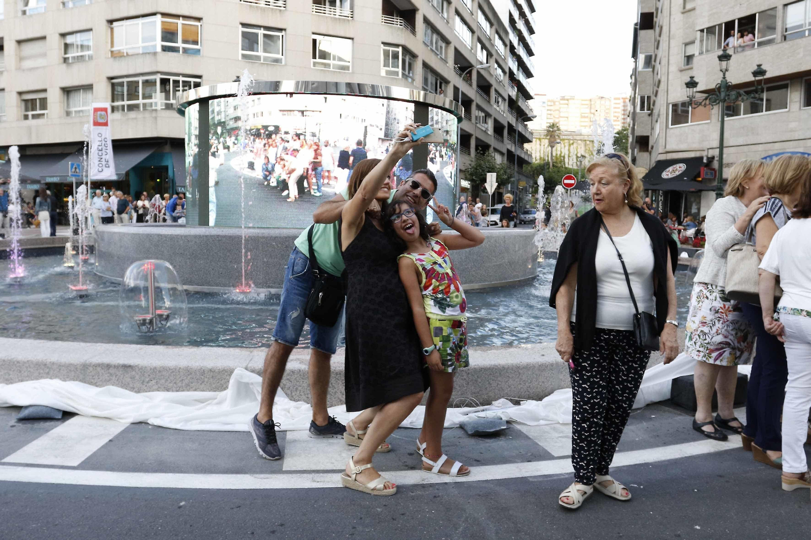 La inaguración de la nueva fuente en Rosalía de Castro // LANFOCO