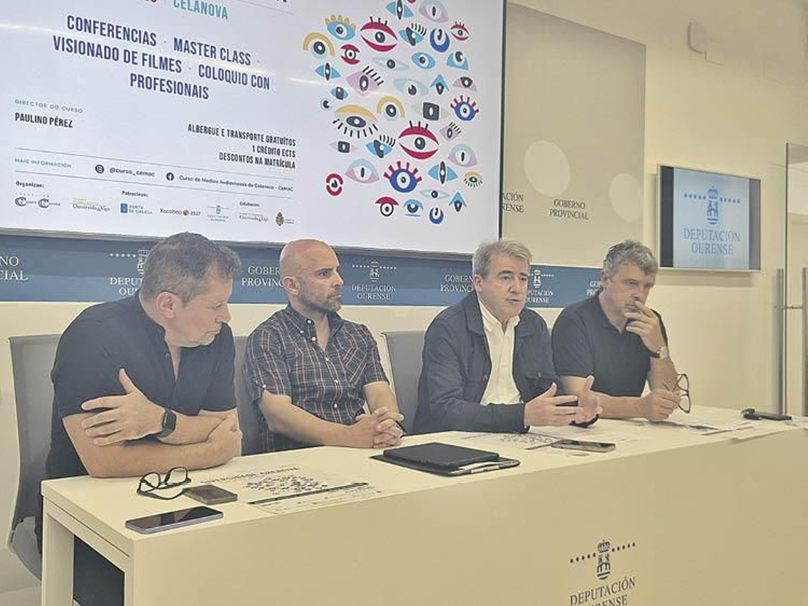 Os representantes institucionais durante a presentación.