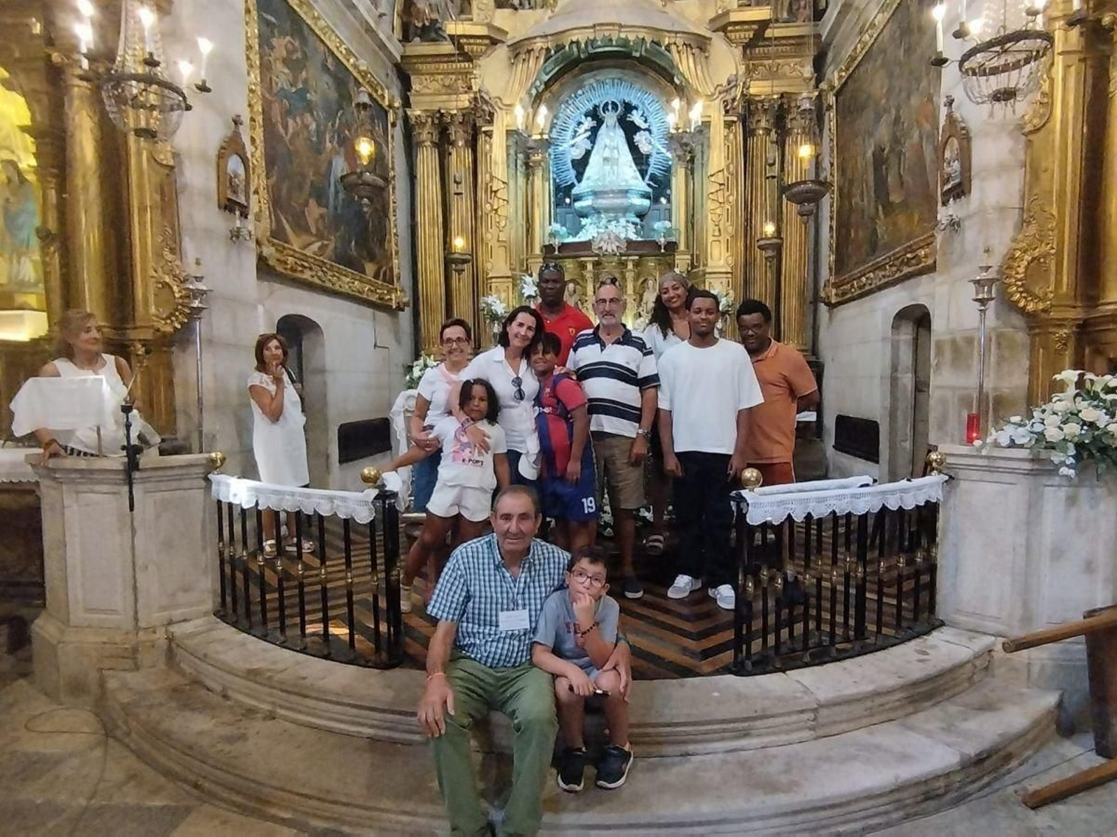 Grupo de visitantes procedente de Etiopía en As Ermitas.