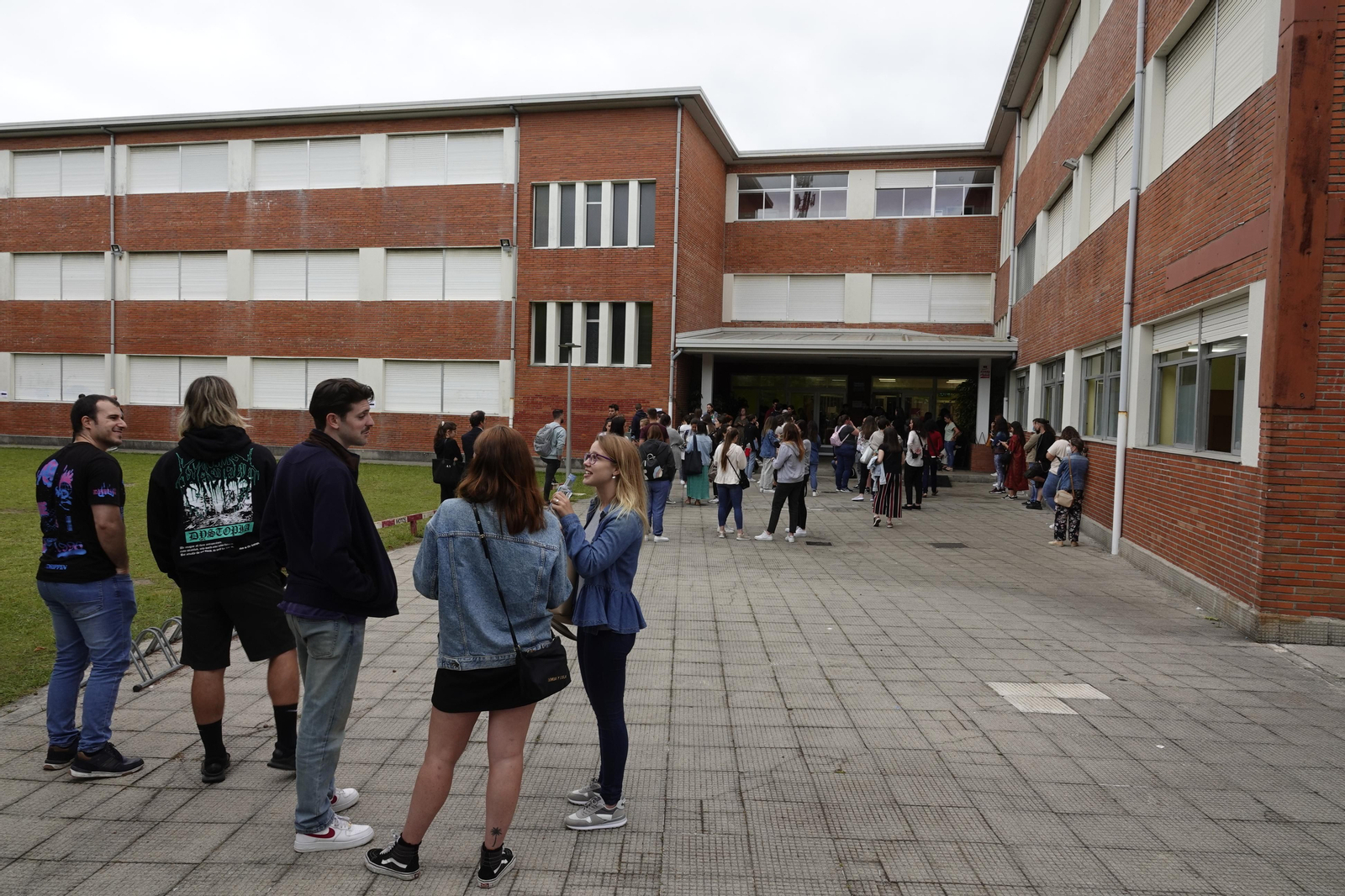 Entrada de un instituto de Vigo.