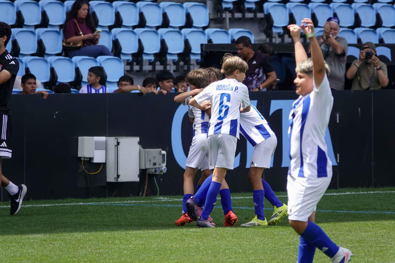 Galería | Balaídos despide la Vigo Cup con el acto de clausura y entrega de medallas