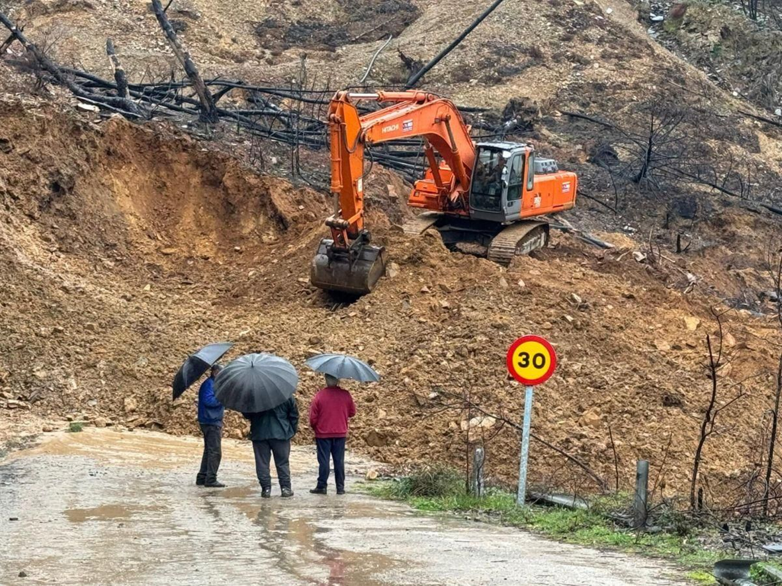 Trabajos en la pista de emergencias de San Vicente.