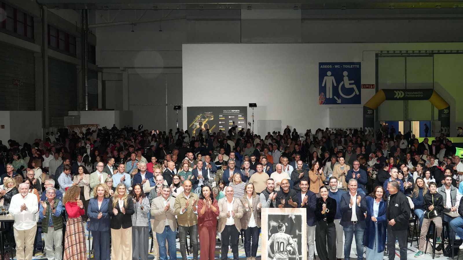 Unhas 700 persoas vinculadas ao deporte na provincia de Pontevedra asistiron ao acto celebrado onte no Instituto Feiral de Vigo.