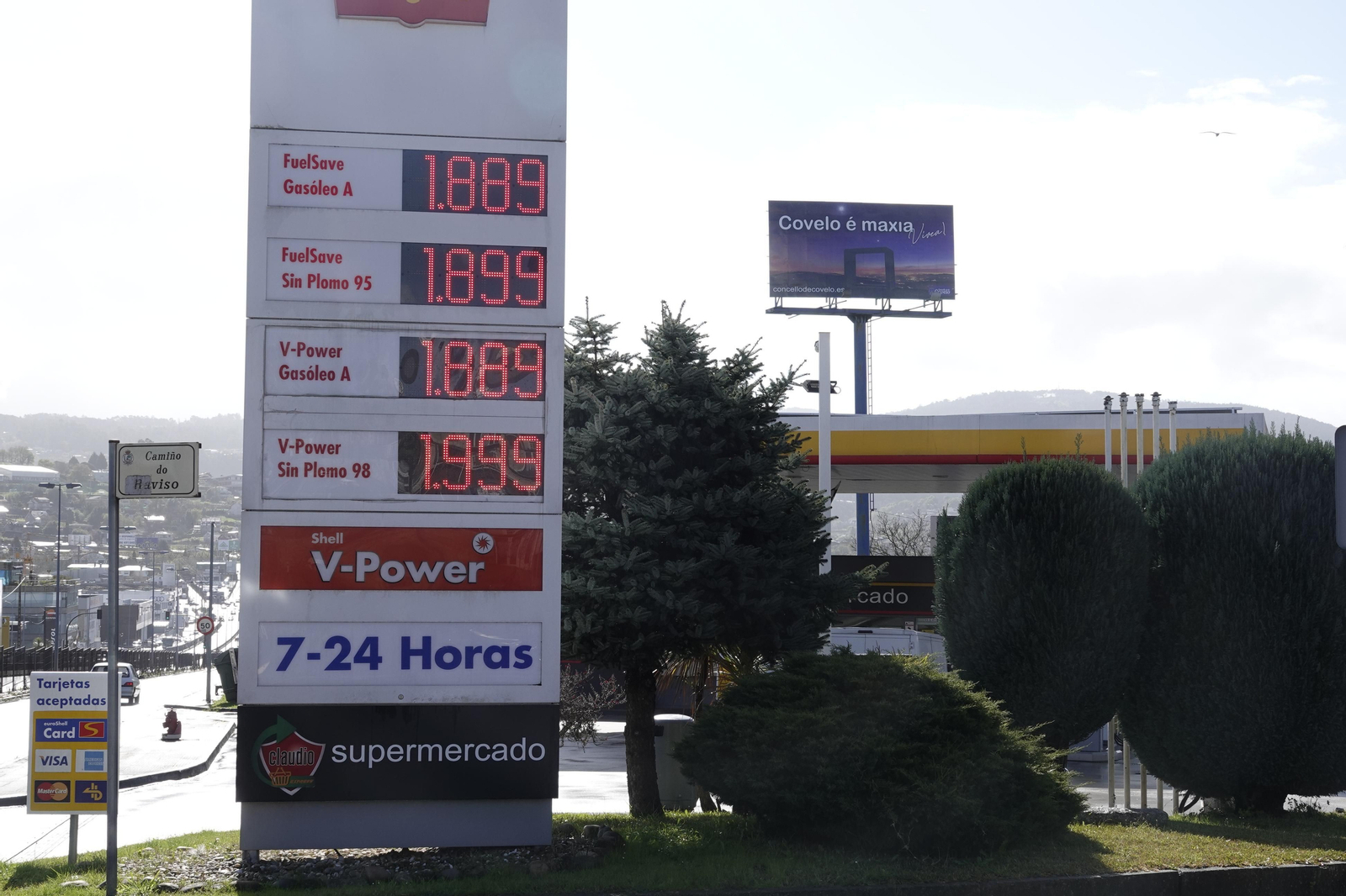 Un gasolinera de Vigo marca precios récord en los carburantes. // Vicente Alonso