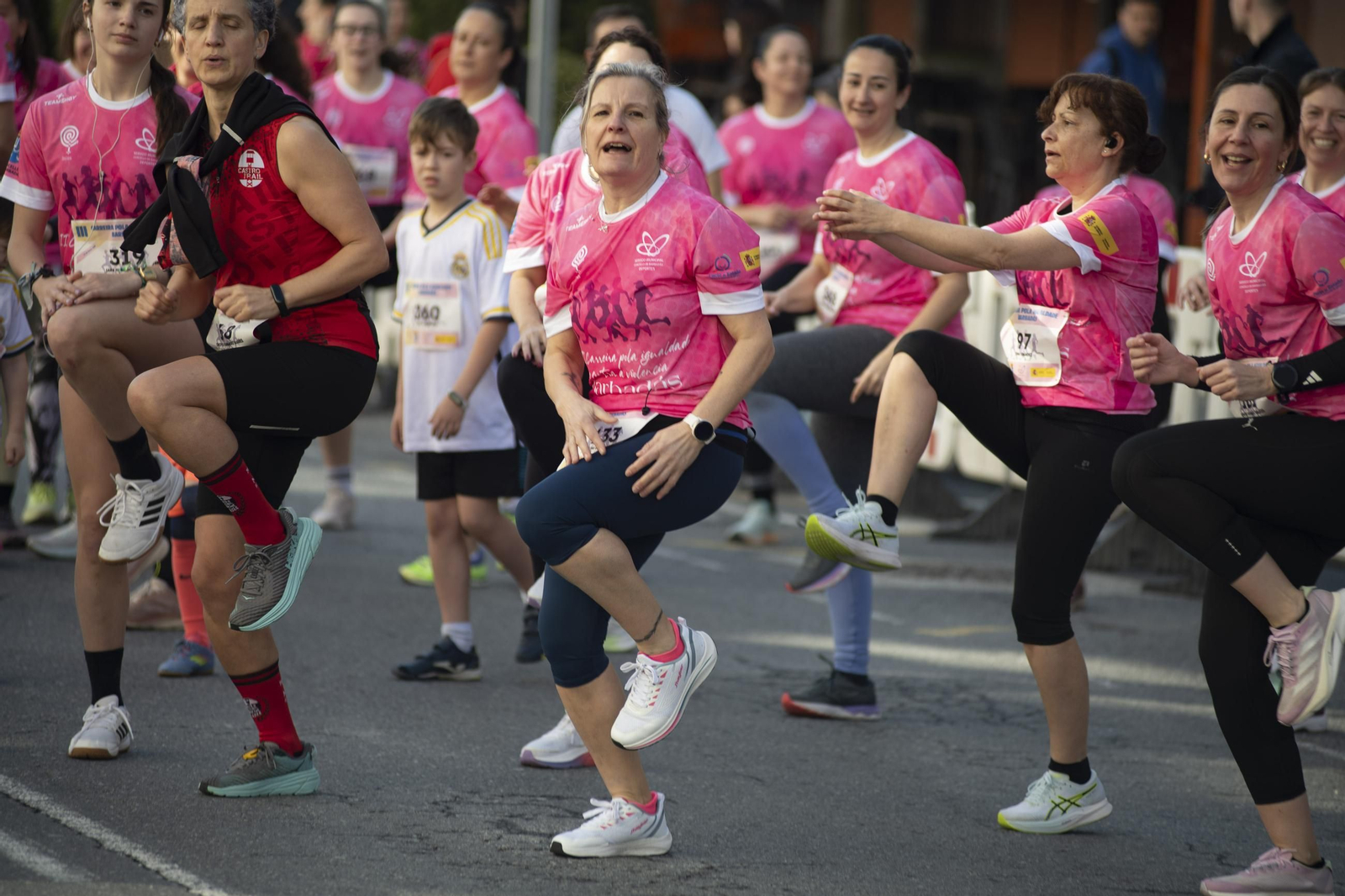 Galería | A Valenzá se tiñe de rosa con la III Carreira pola Igualdade