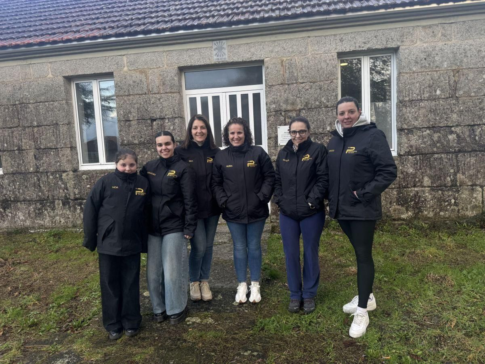 Noa, Ainara, Bea, Nuria, Tania y Rocío, miembros de “Os Parrandas do Irixo”.