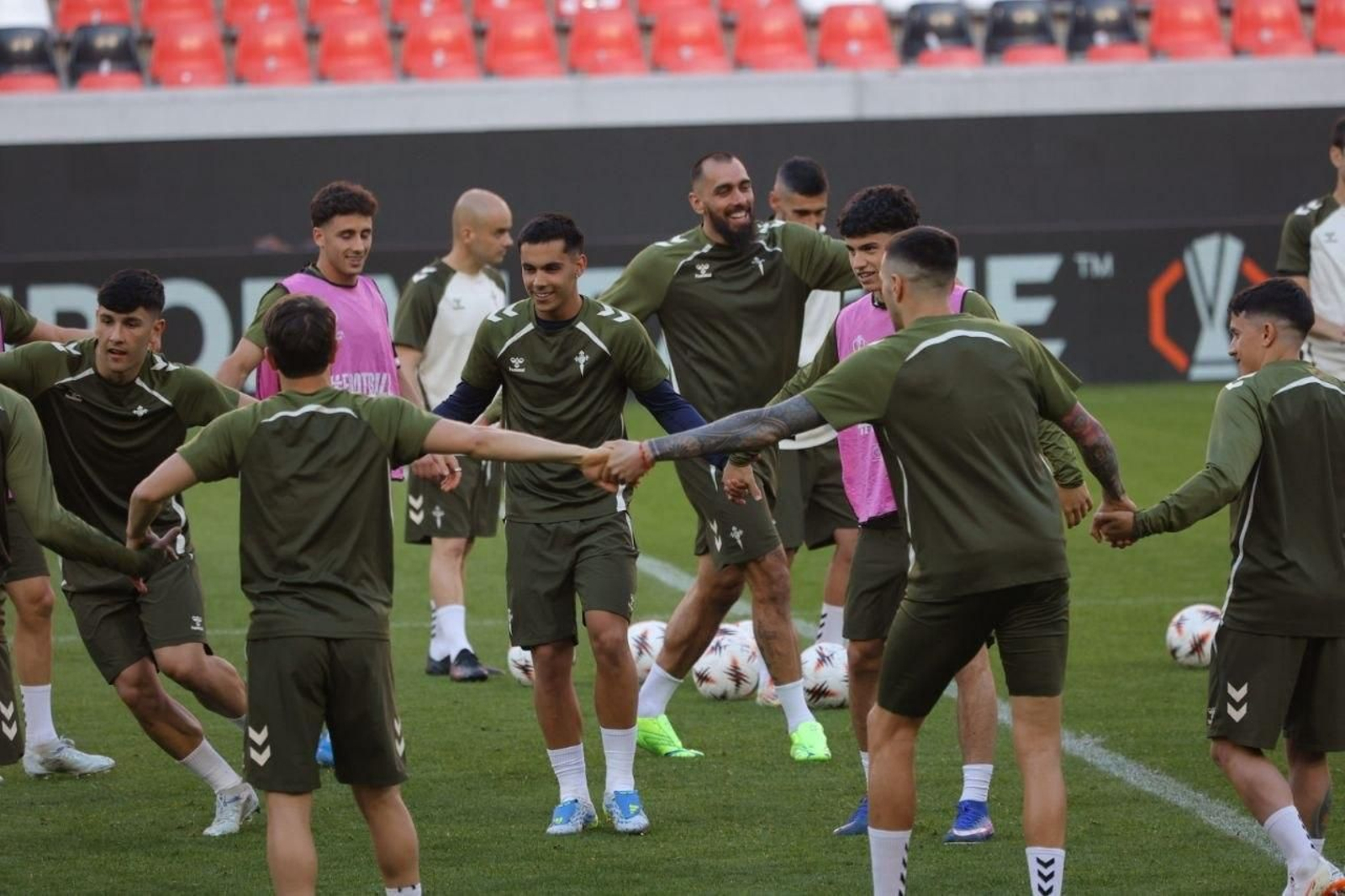 Galería | El Celta vive una intensa jornada en Friburgo antes del encuentro europeo