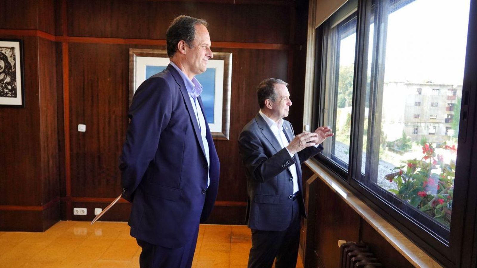 Carlos Botana y Abel Caballero celebraron ayer su primera reunión institucional en el Concello.