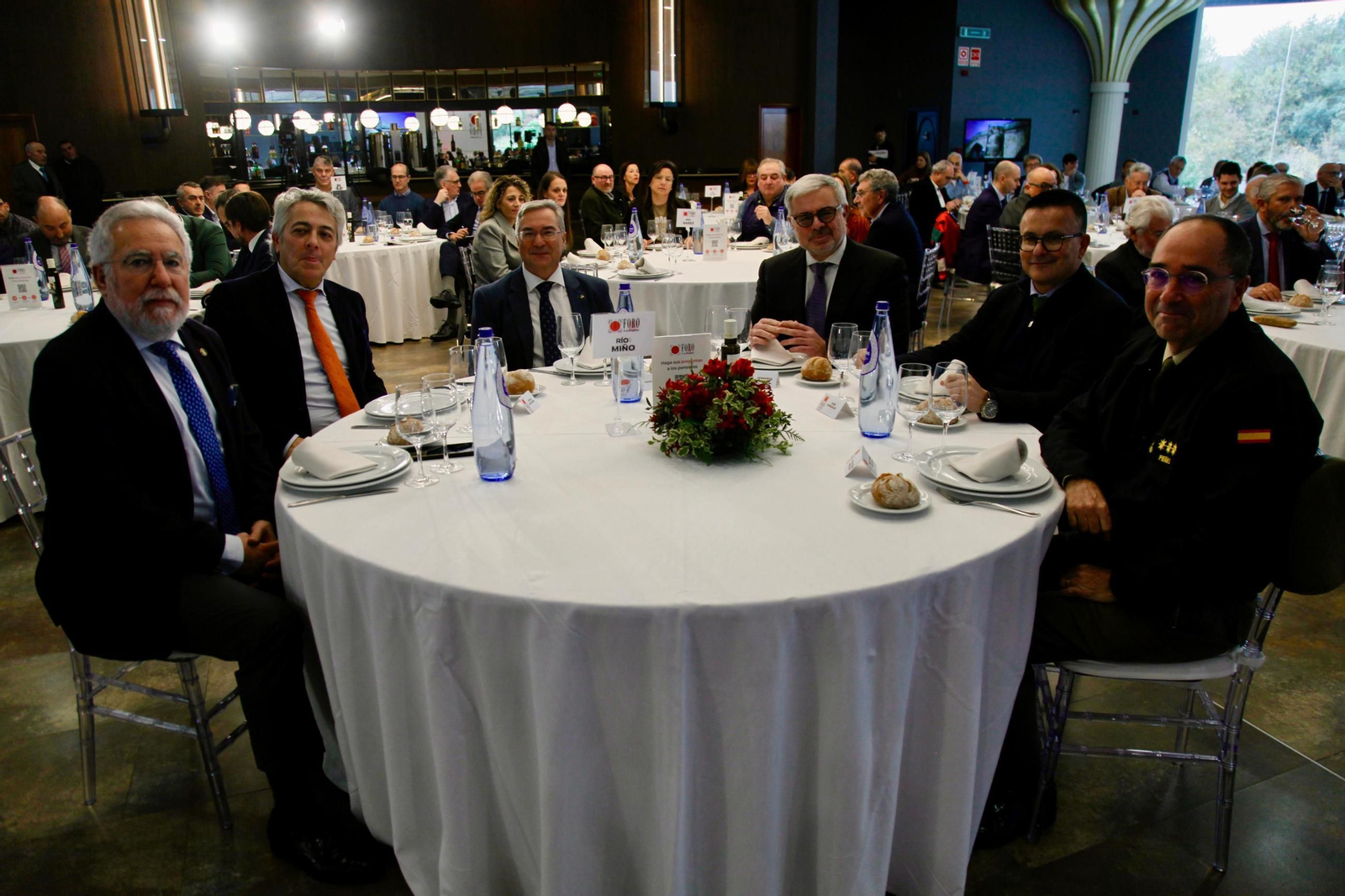 Galería | Luis Menor, el presidente de la Diputación de Ourense, en el Foro La Región, en imágenes