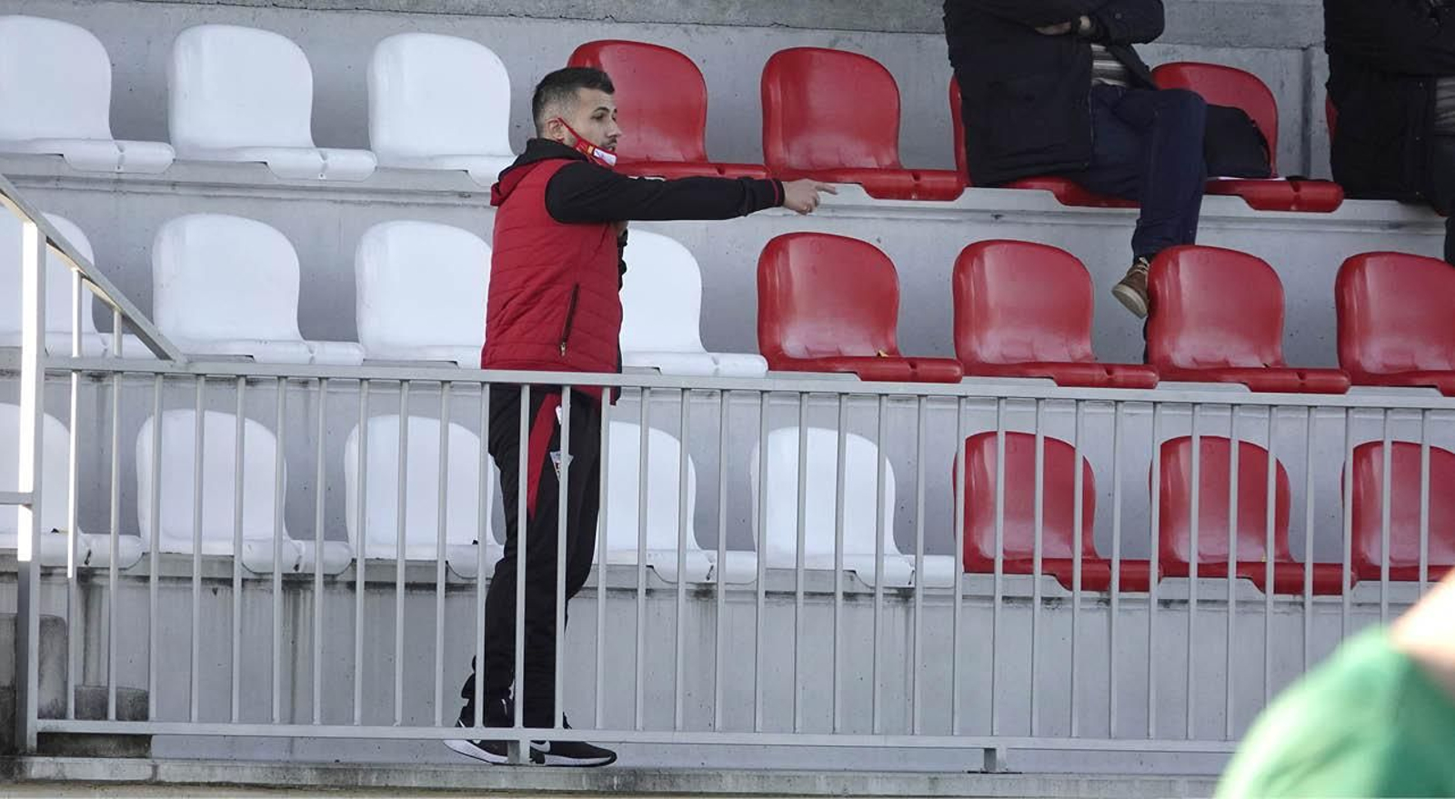 El técnico vigués, en un partido del Atios de la pasada temporada.