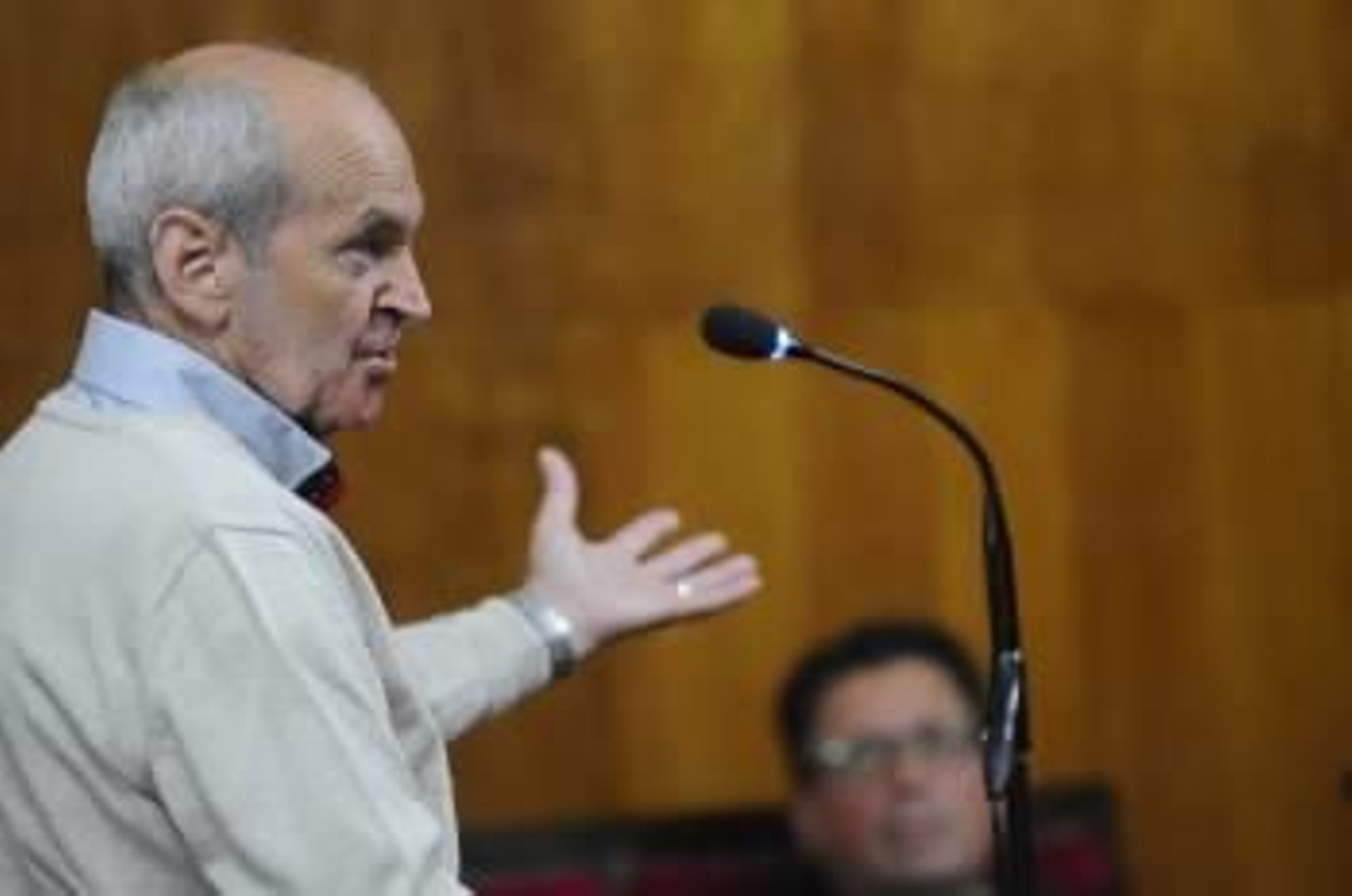 Felisindo Lamelas, el primer día del juicio, cuando explicaba al jurado dónde había dejado la bolsa en Castro de Escuadro. (Foto: MARTIÑO PINAL)