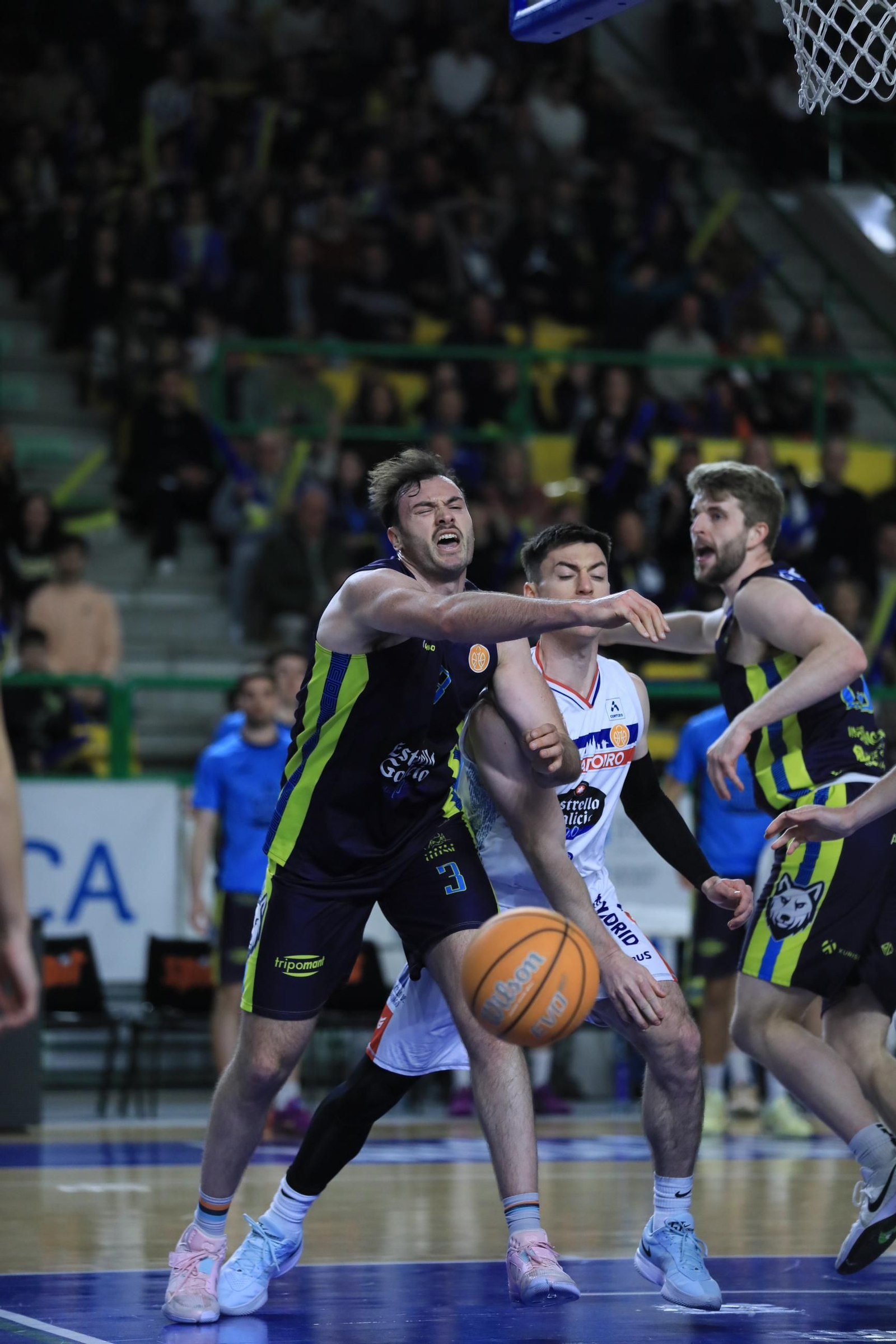 Galería | El Pazo, a reventar para el derbi COB-Obradoiro