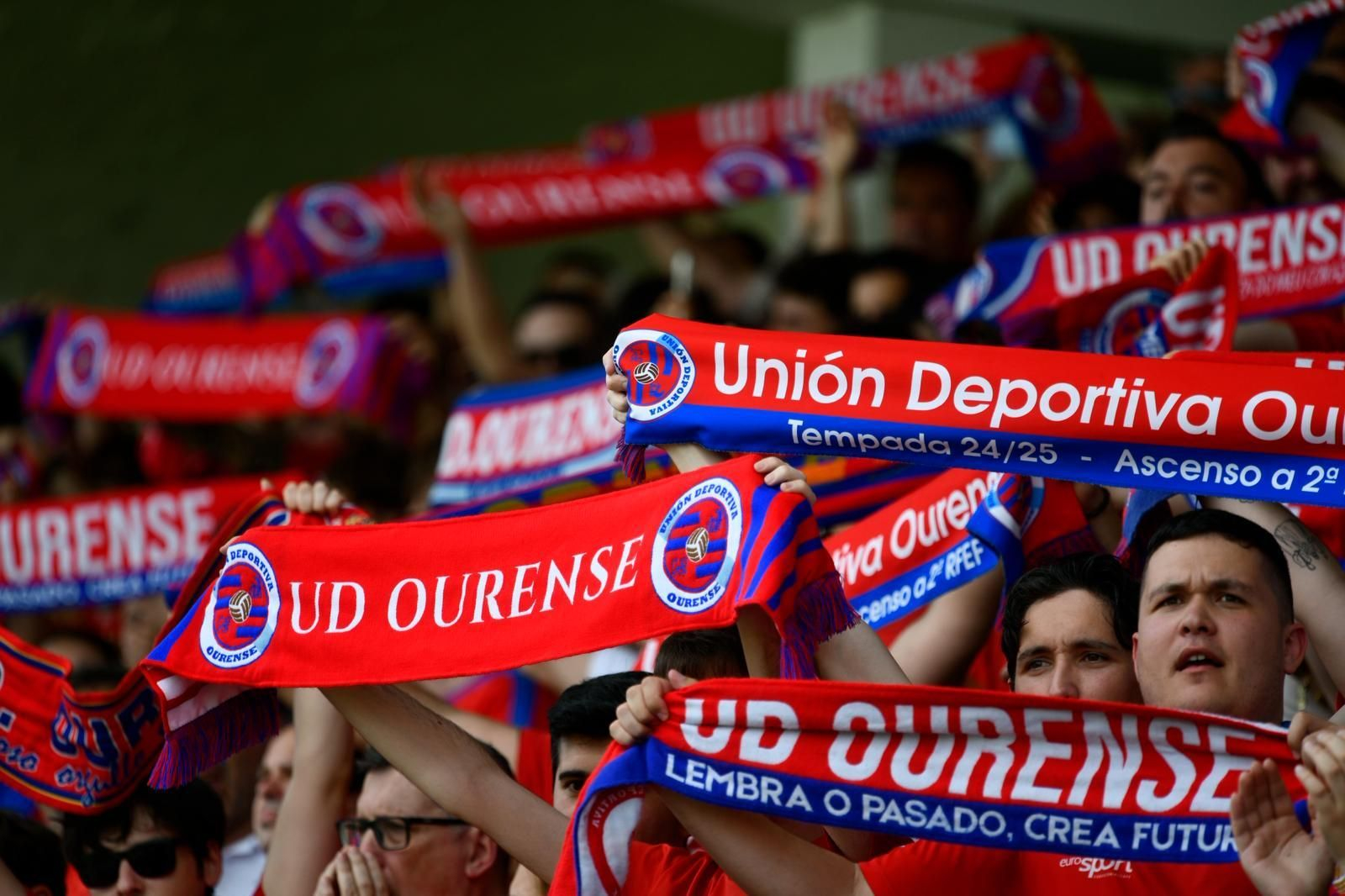 Galería | La UD Ourense quiere llegar a Primera Federación y la afición se vuelca con el equipo en O Couto