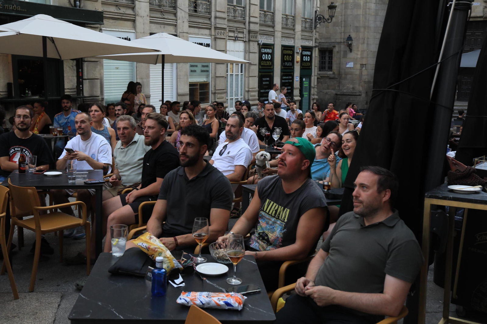 Galería | Ambiente y expectación en las terrazas de Ourense para disfrutar del partido de la selección española ante Portugal , en fotos
