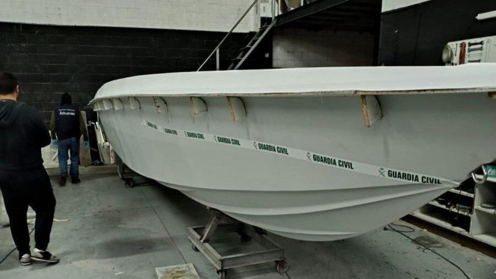 Una de las lanchas intervenidas en el operativo.