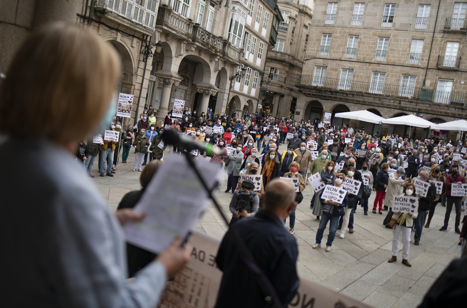 Concentración cultural contra el cierre de la Universidad Popular de Ourense.