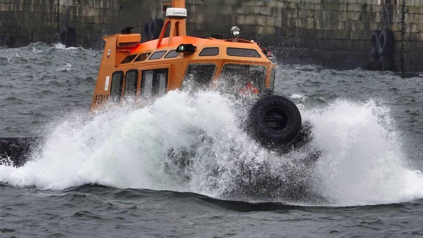 Fuerte oleaje, este miércoles en el Puerto de Vigo.