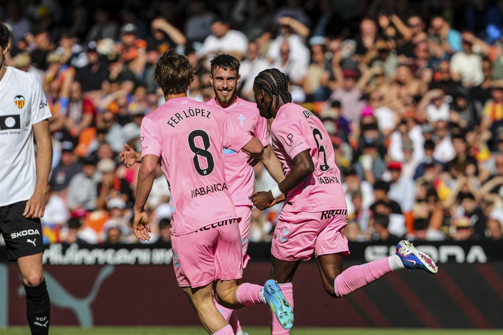 Moriba celebra su gol.