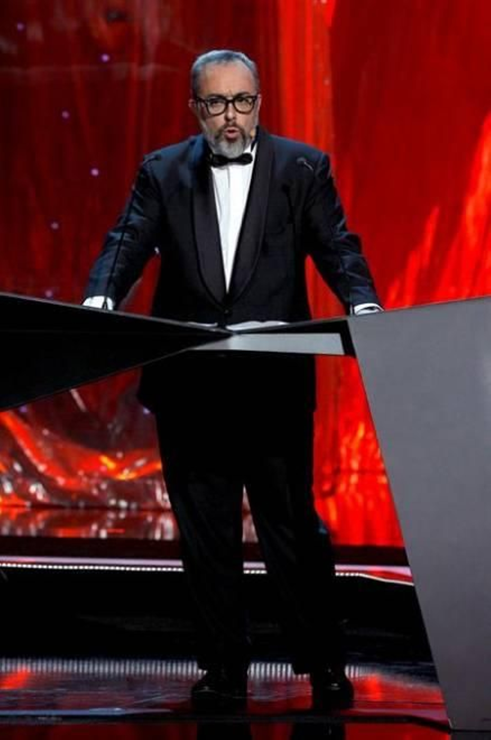 El presidente de la Academia de Cine, Álex de la Iglesia, durante su discurso en la ceremonia de entrega de la 25 edición de los Premios Goya. Foto: EFE