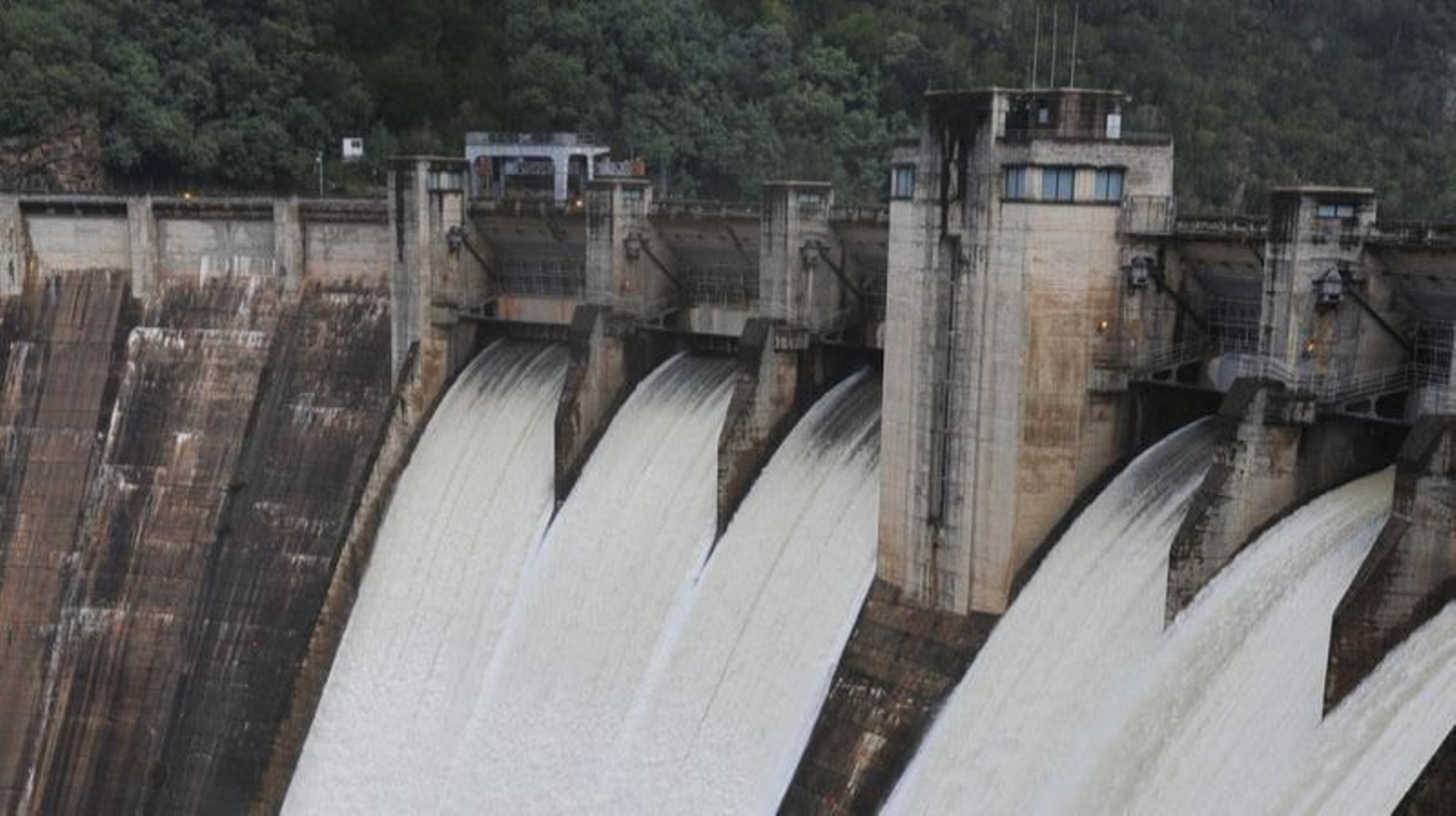 Central hidroeléctrica de Santo Estevo.